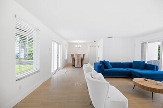 811 Capri St in Coral Gables, FL - Building Photo - Building Photo