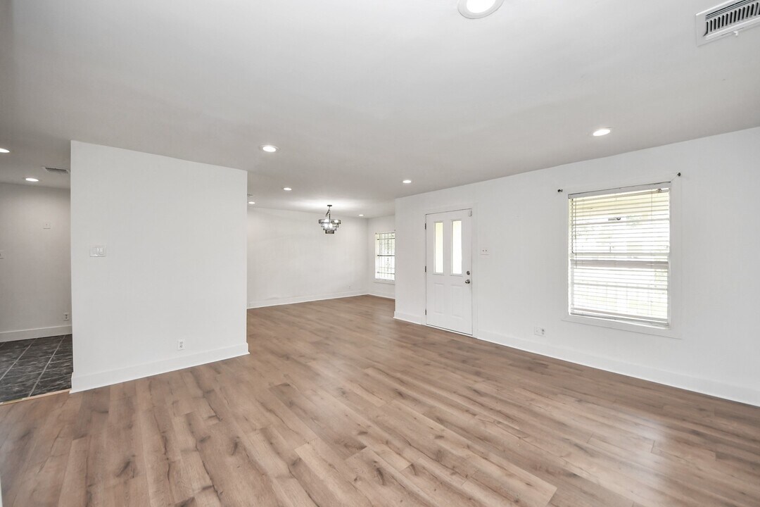7722 Elm St in Houston, TX - Building Photo