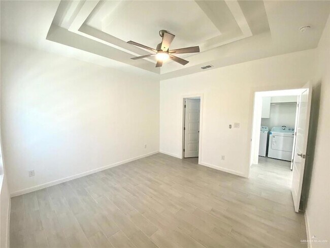 1721 W Smt Dr, Unit 4 in Pharr, TX - Building Photo - Building Photo