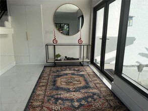 7521 SW 56th St in Miami, FL - Foto de edificio - Building Photo