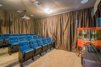 5817 Legacy Crescent Pl in Riverview, FL - Building Photo - Building Photo