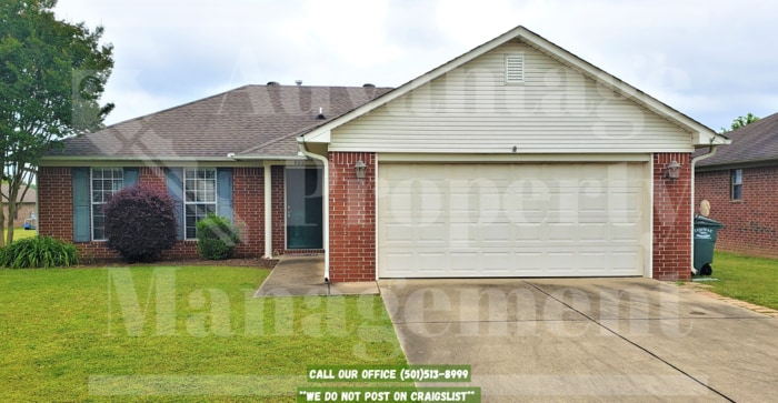 900 Brownstone Dr in Conway, AR - Building Photo