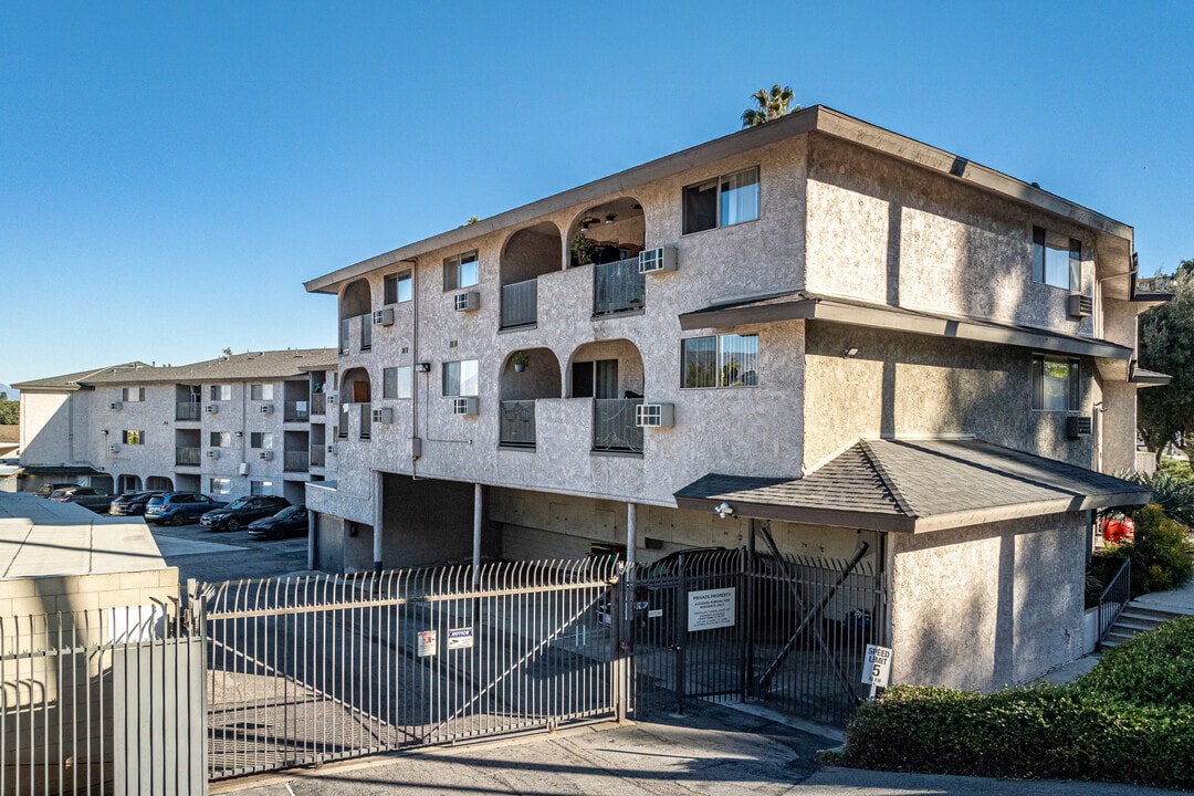 Luxe 1801 in Alhambra, CA - Building Photo