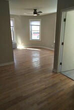 3248 N Pulaski Rd, Unit 305 in Chicago, IL - Foto de edificio - Building Photo
