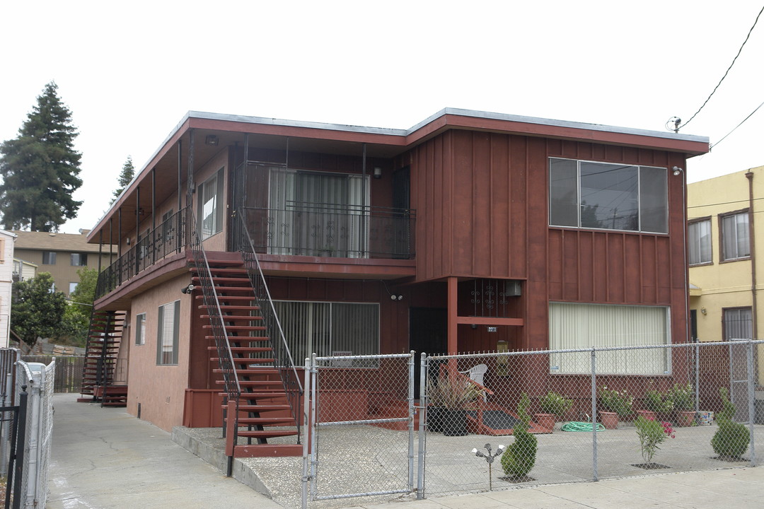 2311 21st Ave in Oakland, CA - Building Photo