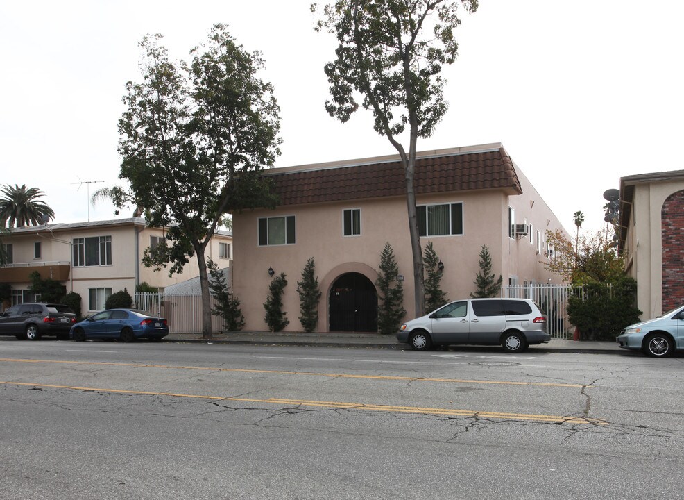 5322 Franklin Ave in Los Angeles, CA - Building Photo