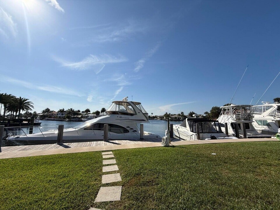 2613 NE 28th Ct in Lighthouse Point, FL - Building Photo