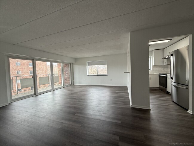 41 Hill Rd, Unit 502 in Belmont, MA - Foto de edificio - Building Photo