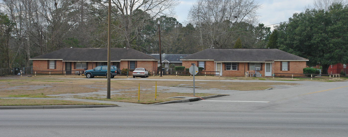 105 Gary St in Goose Creek, SC - Building Photo