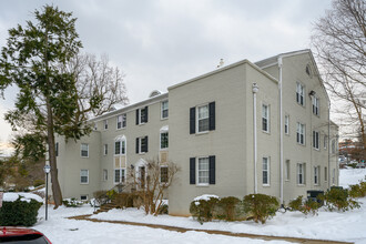 Park Glen Condo in Arlington, VA - Building Photo - Building Photo