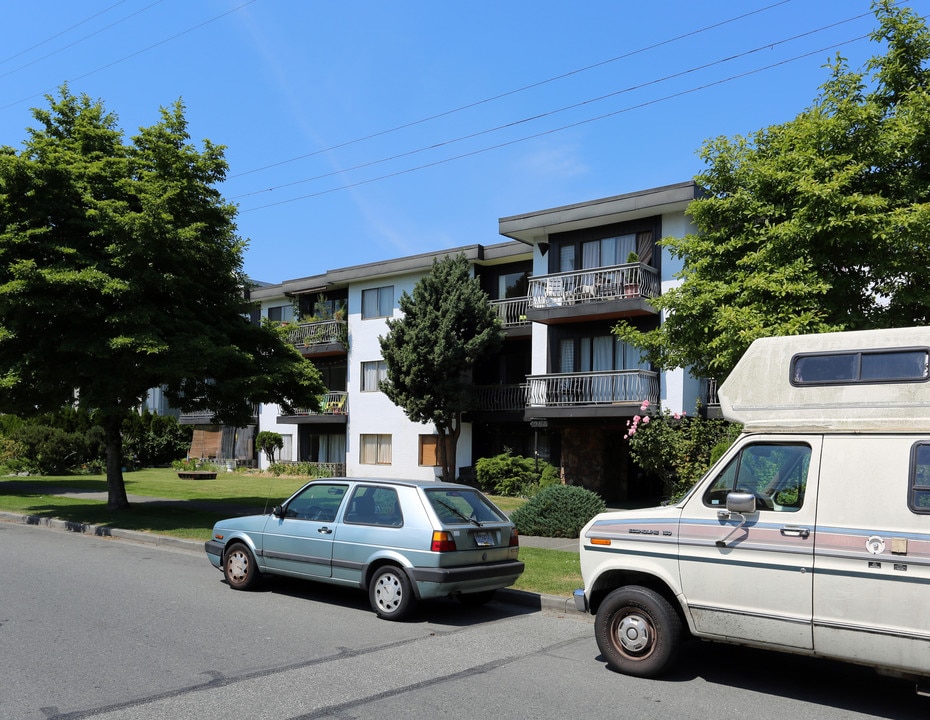 2155 W 5th Ave in Vancouver, BC - Building Photo