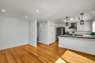 246 Green Heath Pl in Thousand Oaks, CA - Building Photo - Building Photo
