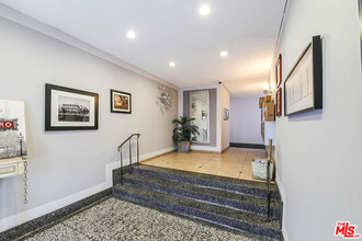 425 S Kenmore Ave in Los Angeles, CA - Building Photo - Building Photo