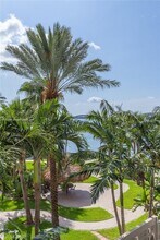 2451 Brickell Bay Dr in Miami, FL - Building Photo - Building Photo
