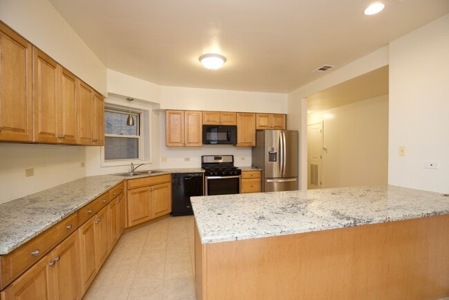 6713 N Sheridan Rd, Unit M02H in Chicago, IL - Foto de edificio - Building Photo