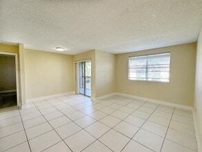 1241 SW 46th Ave, Unit 1008 in Pompano Beach, FL - Foto de edificio - Building Photo