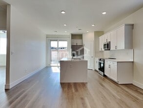 545 Silverbell Fls Pl in Henderson, NV - Building Photo - Building Photo