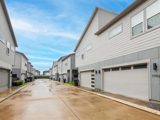 7706 Jack Oak Ave in Houston, TX - Foto de edificio - Building Photo