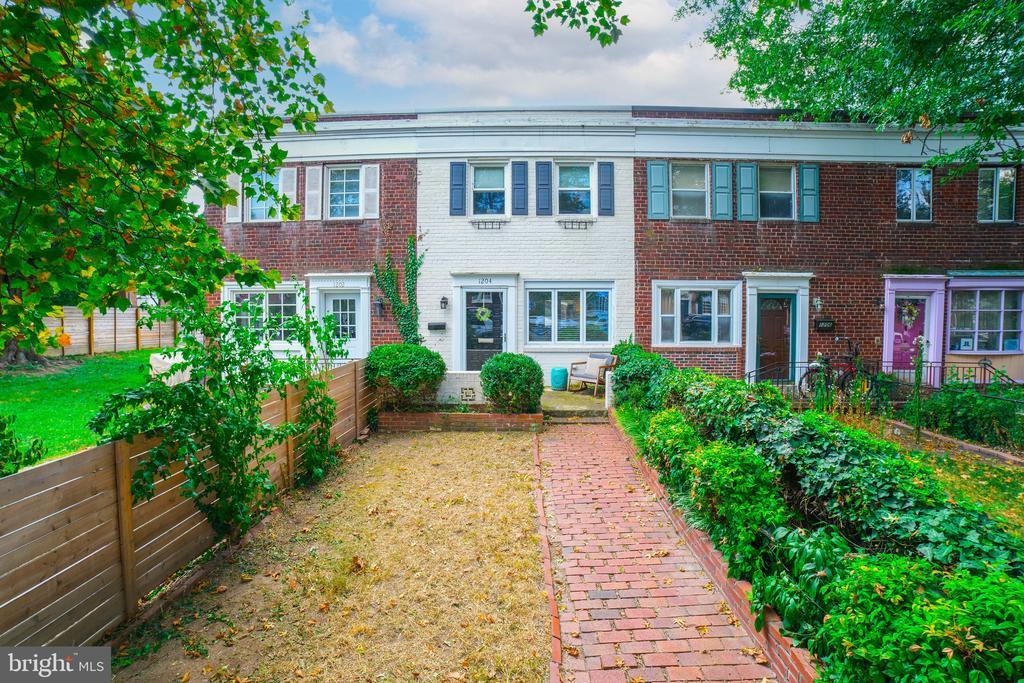 1204 Wilkes St in Alexandria, VA - Building Photo