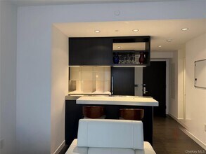 252 South St in New York, NY - Building Photo - Building Photo