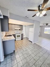 8513 Newton Dr in Port Richey, FL - Building Photo - Building Photo