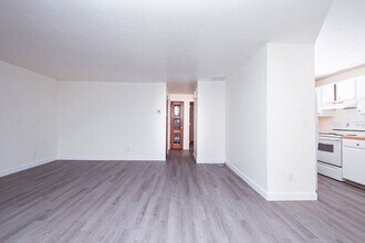 3725 SE Jackson St in Milwaukie, OR - Building Photo - Building Photo