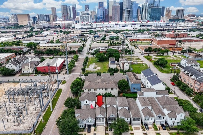 property at 1122 Live Oak St