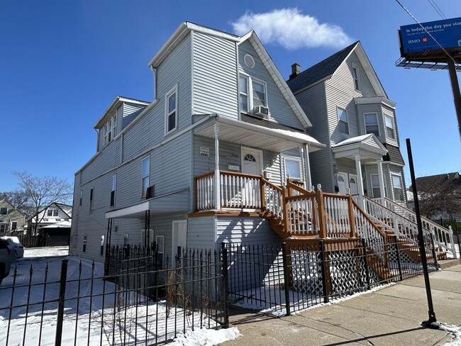 3045 N Kedzie Ave in Chicago, IL - Building Photo - Building Photo