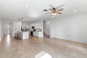 8366 NW 7th Ct in Plantation, FL - Foto de edificio - Building Photo