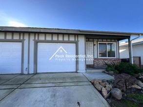 10162 De Soto Way in Sacramento, CA - Building Photo - Building Photo