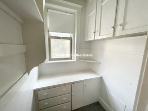 16 Alton Pl, Unit 2 in Brookline, MA - Building Photo - Building Photo