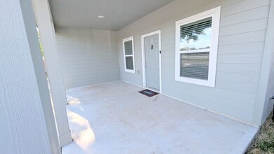 13218 HP Johnson St, Unit B in Kendleton, TX - Building Photo - Building Photo