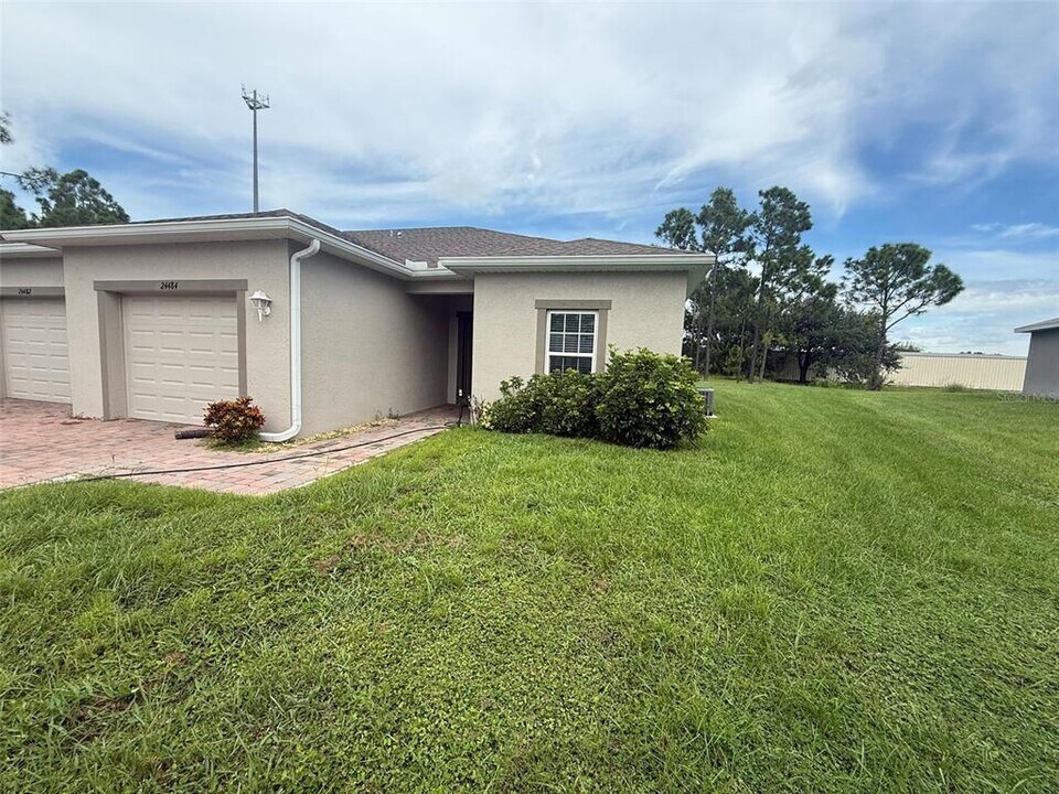 24482 Zephyr Ct in Port Charlotte, FL - Building Photo