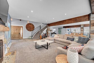 1388 Starwood Ln in Evergreen, CO - Foto de edificio - Building Photo