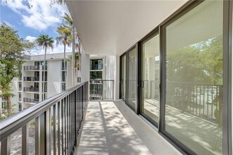 1350 River Reach Dr in Fort Lauderdale, FL - Building Photo - Building Photo