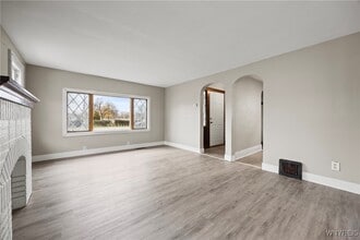 2615 Genesee St in Cheektowaga, NY - Building Photo - Building Photo