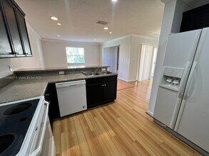9217 NW 54th St in Sunrise, FL - Building Photo - Building Photo