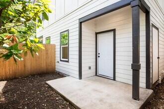 1835 Dawson St in San Antonio, TX - Building Photo - Building Photo