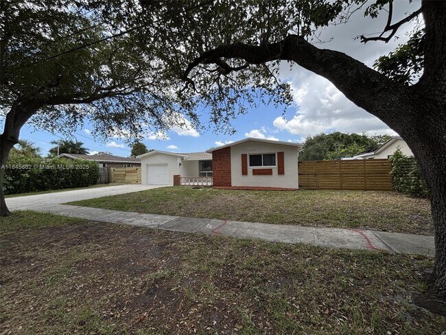 9060 SW 53rd St in Cooper City, FL - Building Photo - Building Photo