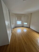 555 Heath St, Unit #2 in Chestnut Hill, MA - Foto de edificio - Building Photo