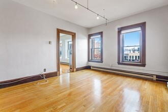 855 Beacon St, Unit 6 in Boston, MA - Building Photo - Building Photo