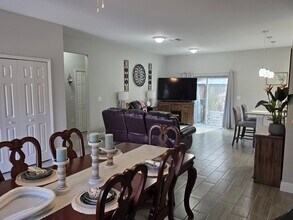 1013 Doyle Rd in Deltona, FL - Building Photo - Building Photo