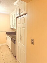 8200 SW 210th St in Cutler Bay, FL - Foto de edificio - Building Photo