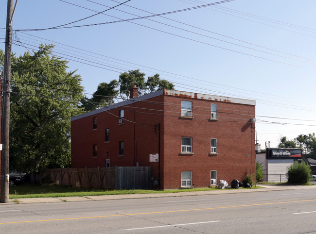 677 Fennell Ave E in Hamilton, ON - Building Photo - Building Photo