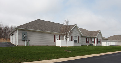 Hunters Marsh Villas in Sandusky, OH - Building Photo - Building Photo