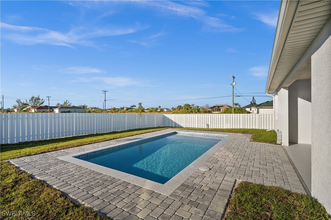 610 NW 23rd Terrace in Cape Coral, FL - Building Photo