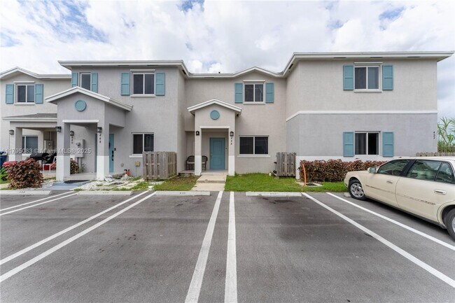 448 NW 12th Pl in Florida City, FL - Building Photo - Building Photo