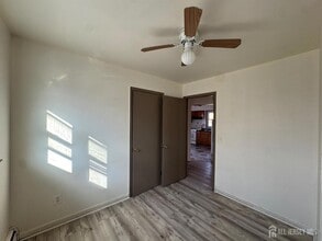 34 Carteret Ave, Unit 2 in Carteret, NJ - Foto de edificio - Building Photo