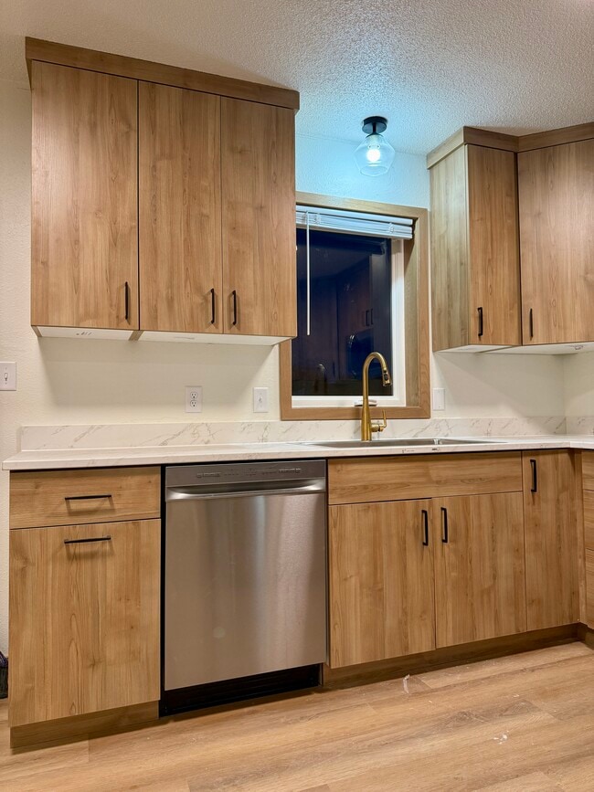 property at 1004 Castlewood Dr