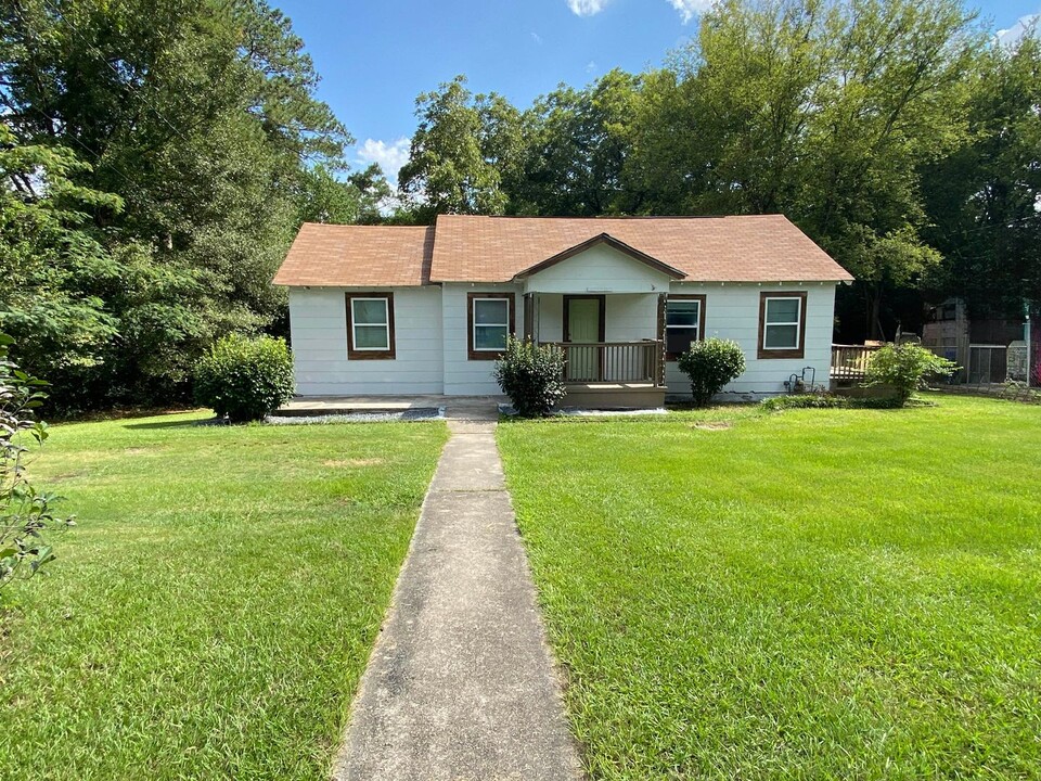 1260 Hillridge Dr in Macon, GA - Foto de edificio